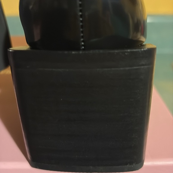 New in box size 9 intentionally blank upside black boot - Picture 4 of 8